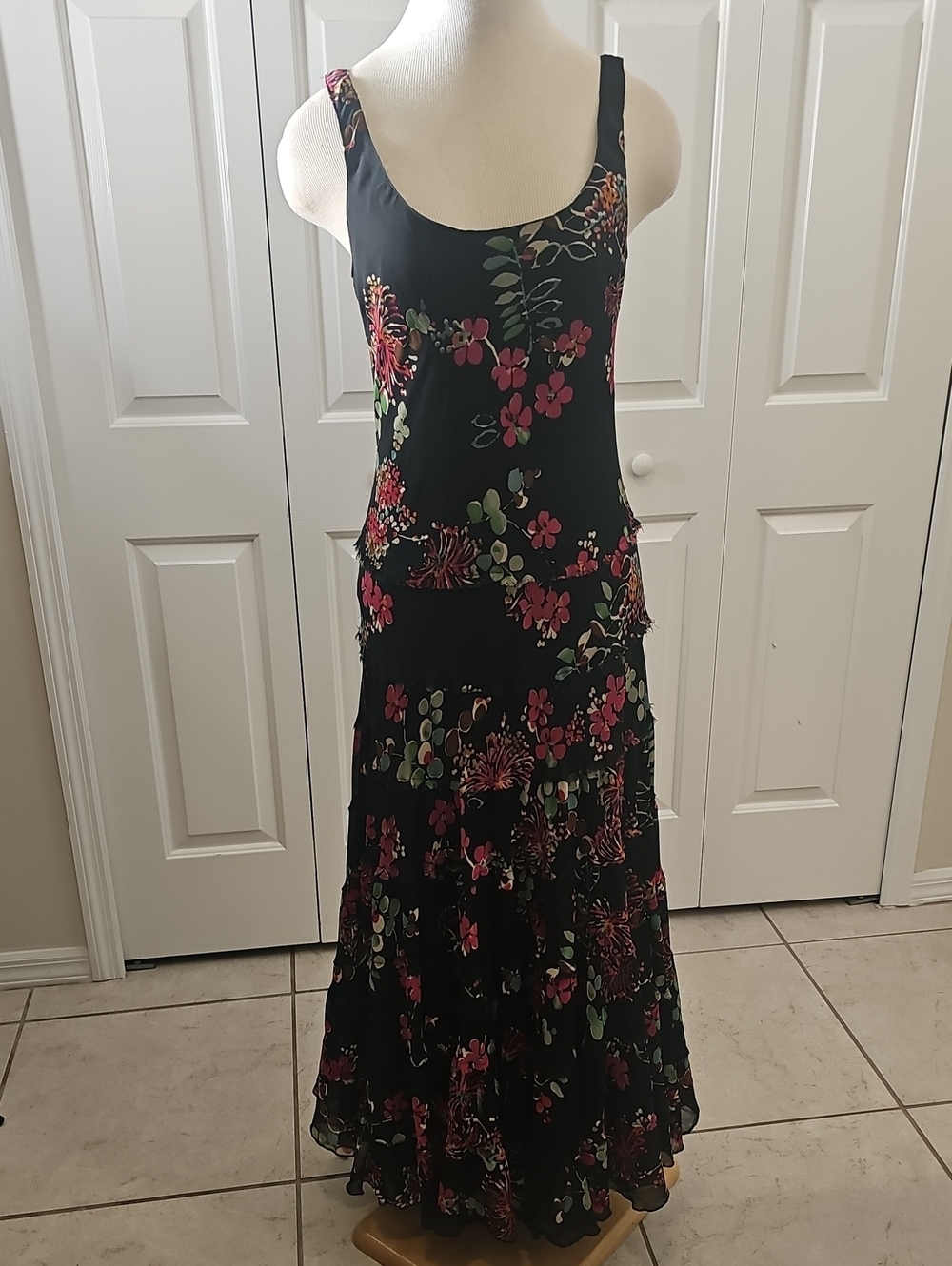 Tiered Ruffle Floral Maxi Dress Womens Sz 10‎ Black Botanical Silk Blend